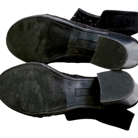 Seychelles Black Suede Bootie sandals. Velcro side closure. Chunky - Picture 6 of 10
